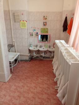 Санитарный узел в групповом помещении 1 младшая группа, умывальная комната